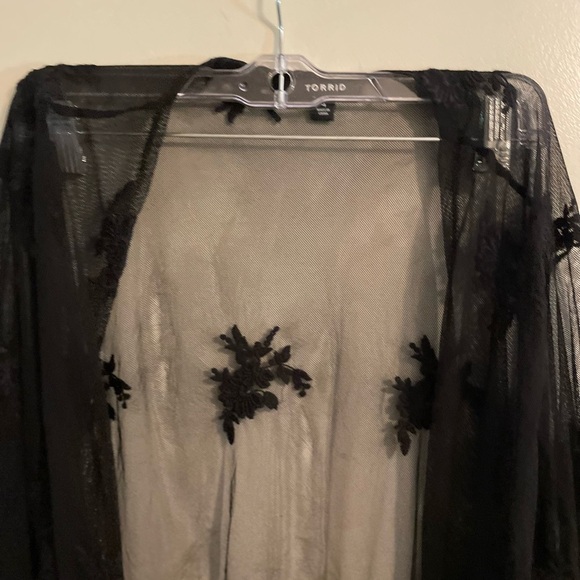Torrid Black Sheer Mesh Lace Floral Embroidered Kimono Cardigan Size 4X - Picture 4 of 12
